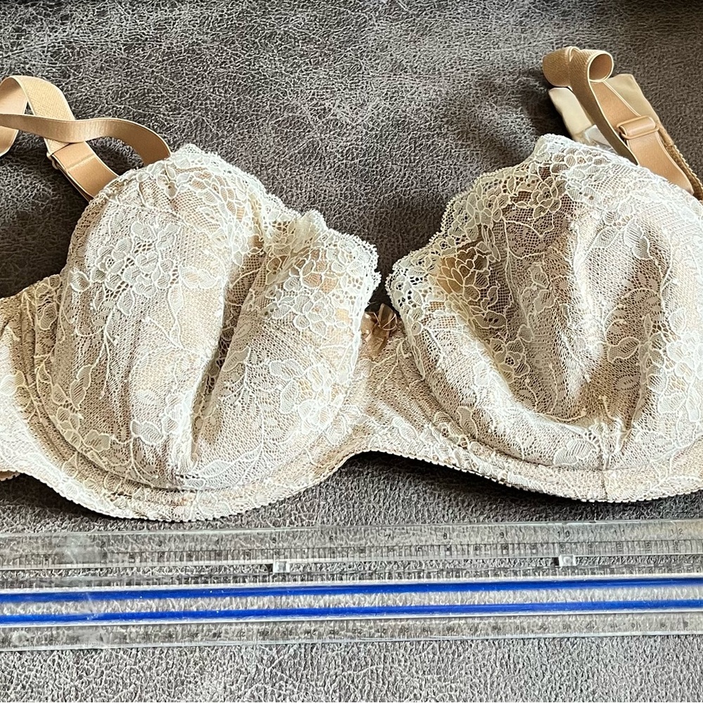 Newish bra beige/lace-underwire 40DD
